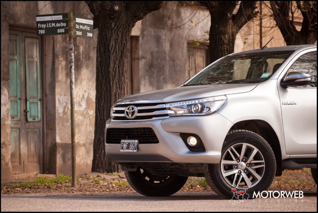 2016-06 TEST Toyota Hilux SRX Motorweb Argentina 017