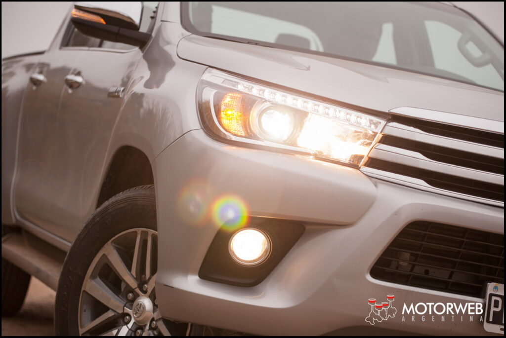 2016-06 TEST Toyota Hilux SRX Motorweb Argentina 018