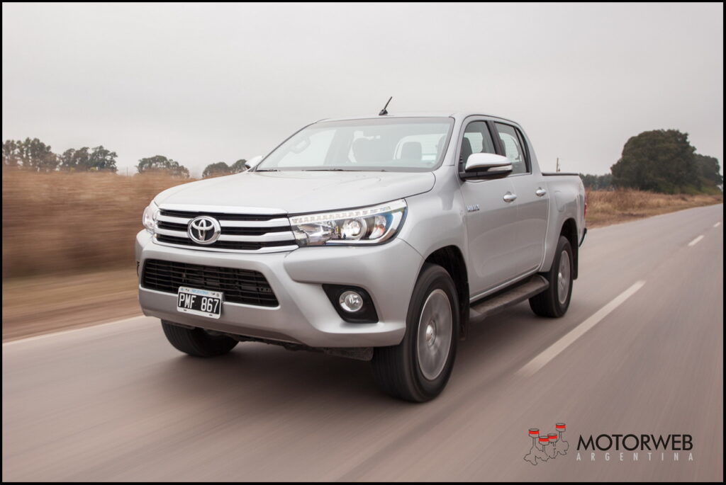 2016-06 TEST Toyota Hilux SRX Motorweb Argentina 027