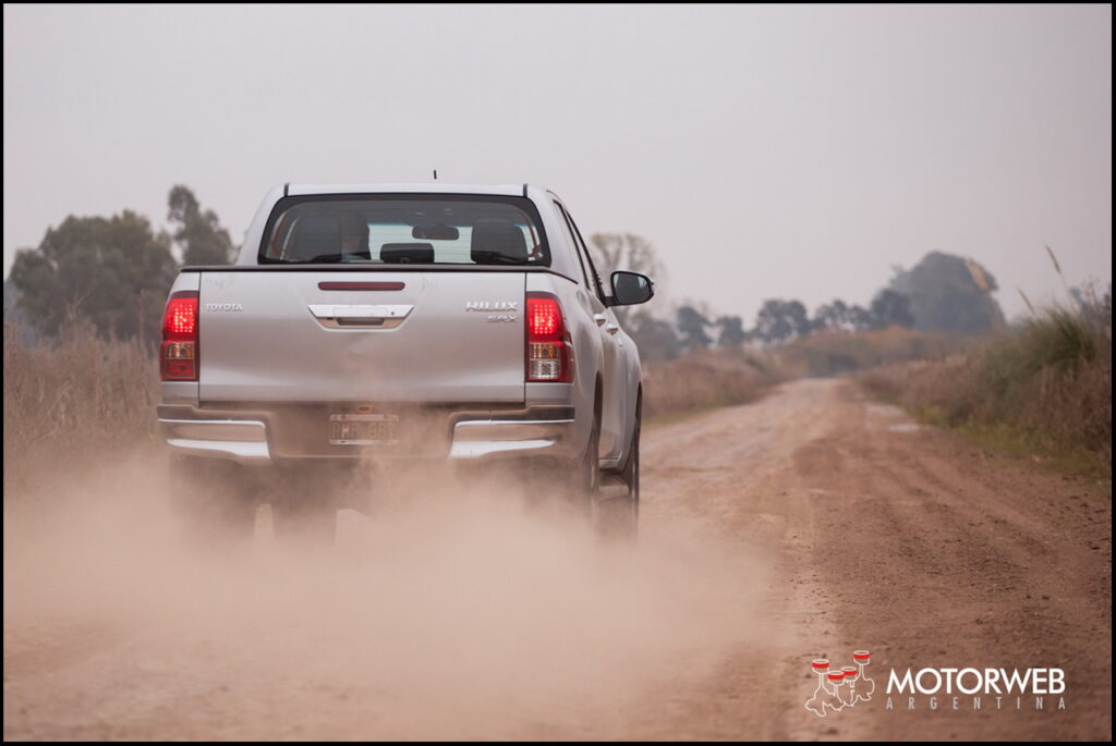 2016-06 TEST Toyota Hilux SRX Motorweb Argentina 036
