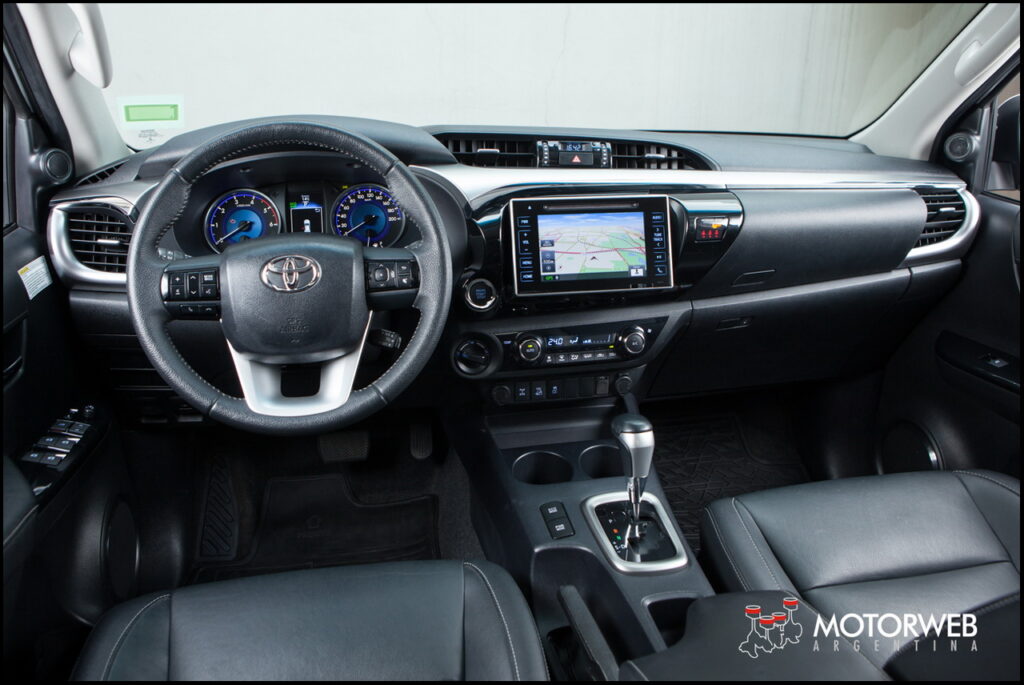 2016-06 TEST Toyota Hilux SRX Motorweb Argentina 048