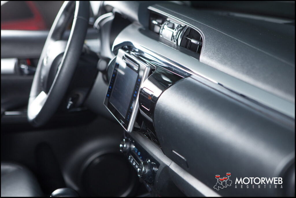 2016-06 TEST Toyota Hilux SRX Motorweb Argentina 058