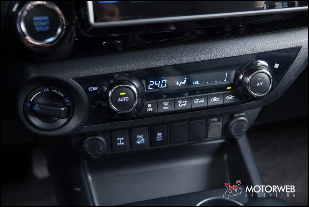 2016-06 TEST Toyota Hilux SRX Motorweb Argentina 072