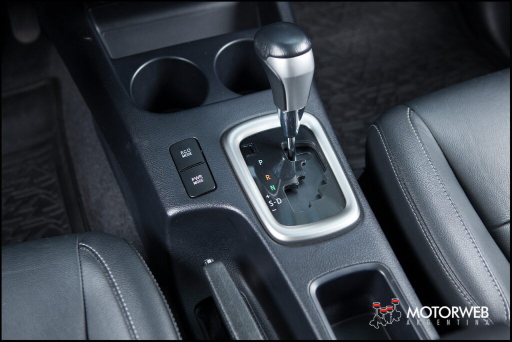 2016-06 TEST Toyota Hilux SRX Motorweb Argentina 076