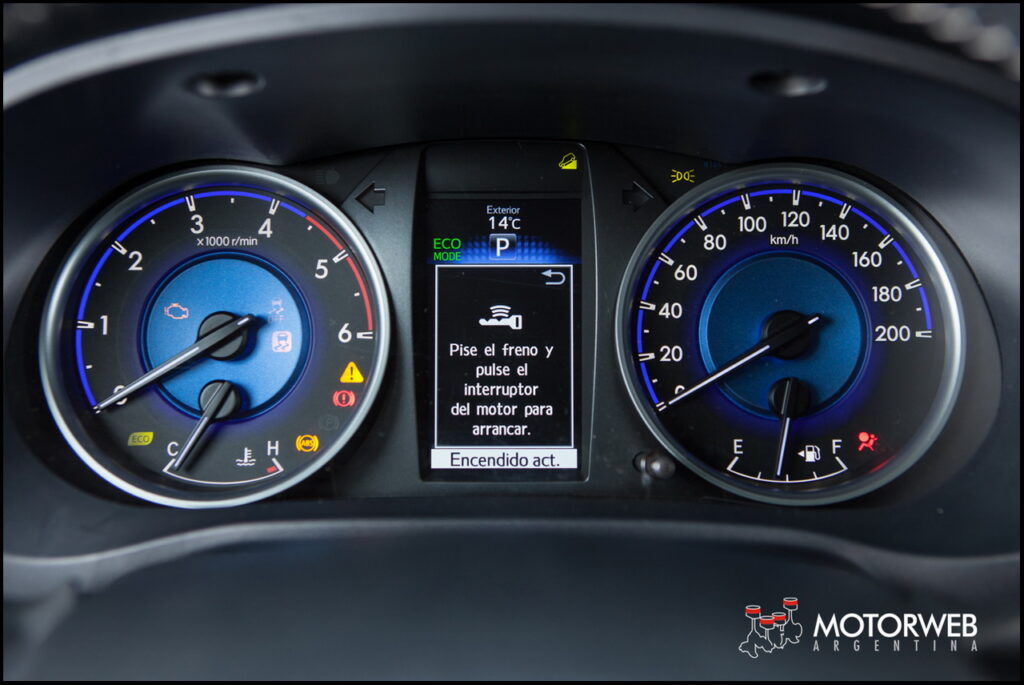2016-06 TEST Toyota Hilux SRX Motorweb Argentina 080