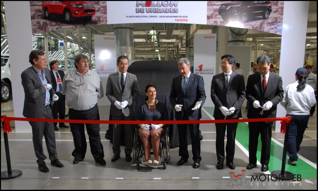 2016-11-toyota-argentina-festeja-1-millon-de-unidades-02